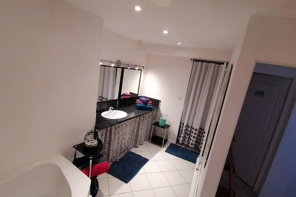 Maison Chaleureuse Et De Detente Avec Piscine Et Spa Chassemy 외부 사진